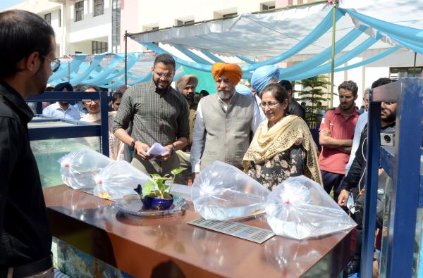 Sh. Jitendra Jorwal, IAS, Deputy Commissioner of Ludhiana Visits different stalls